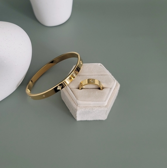 Stainless steel Celesta gold tone bangel bracelet and ring set - Picture 3 of 4